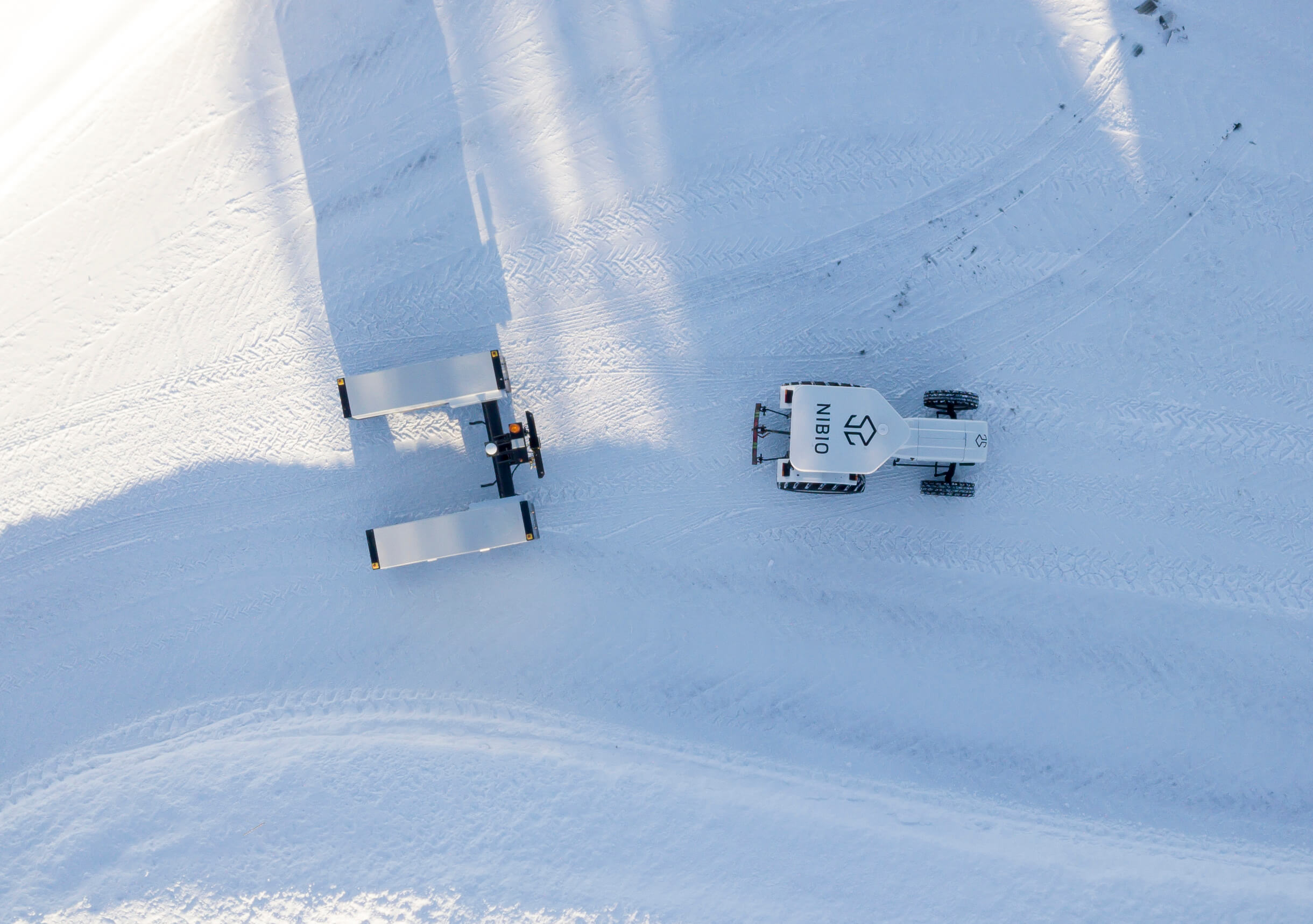 Håvard Johansen Lindgaard test driving Arvaker, with Alsvinn following it autonomously in a leader-follower approach