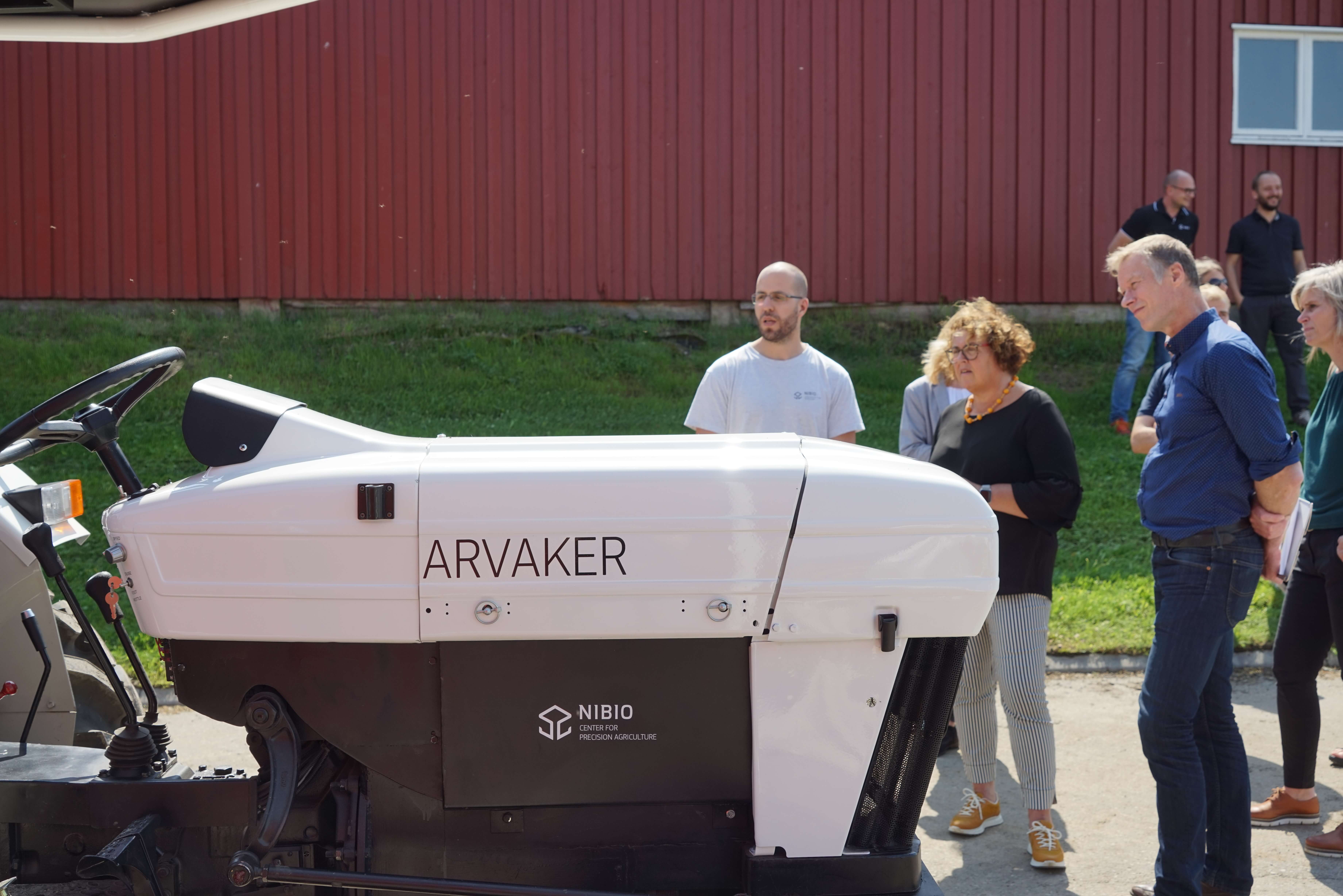 Chouaib shows the new electrical tractor to the minister