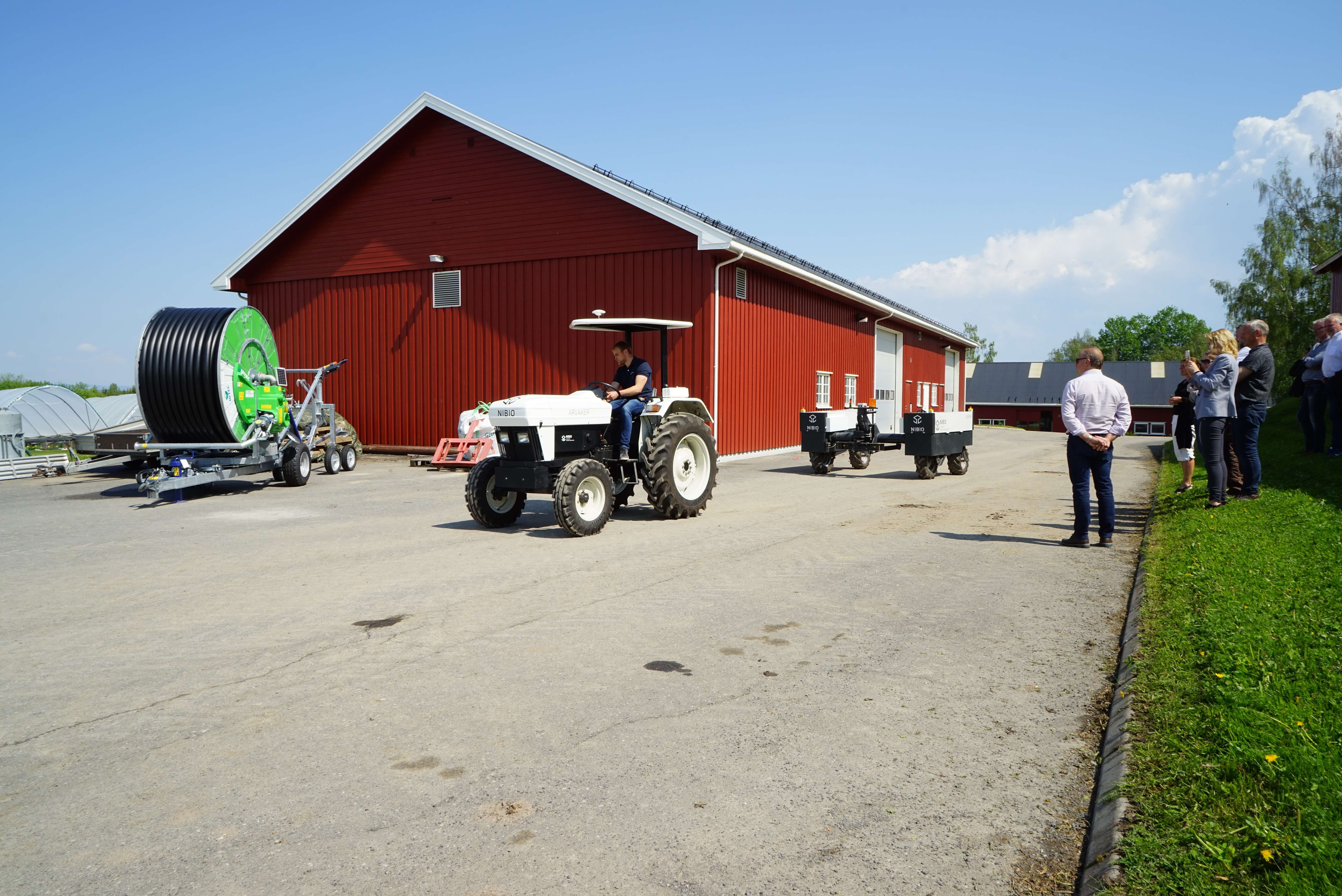 Håvard driving ARVAKER while ALSVINN is following autonomously